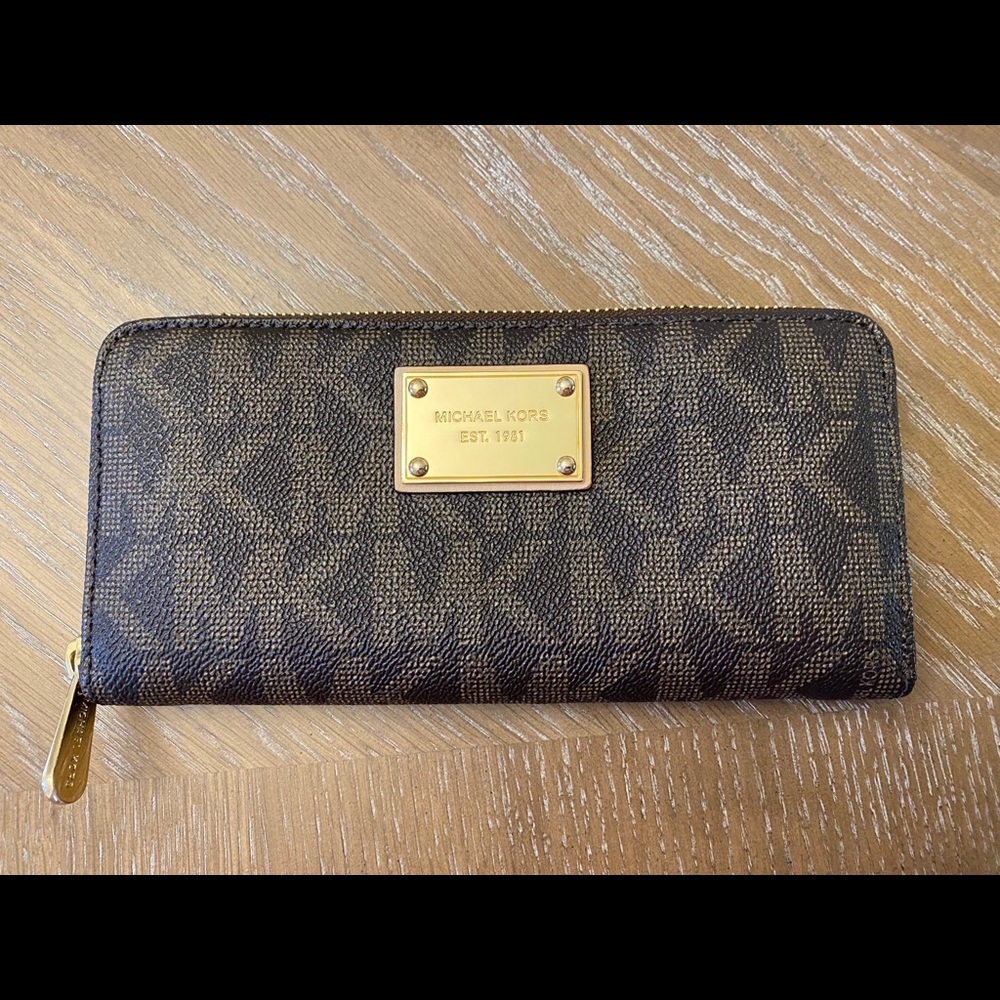 Michael Kors Signature Wallet